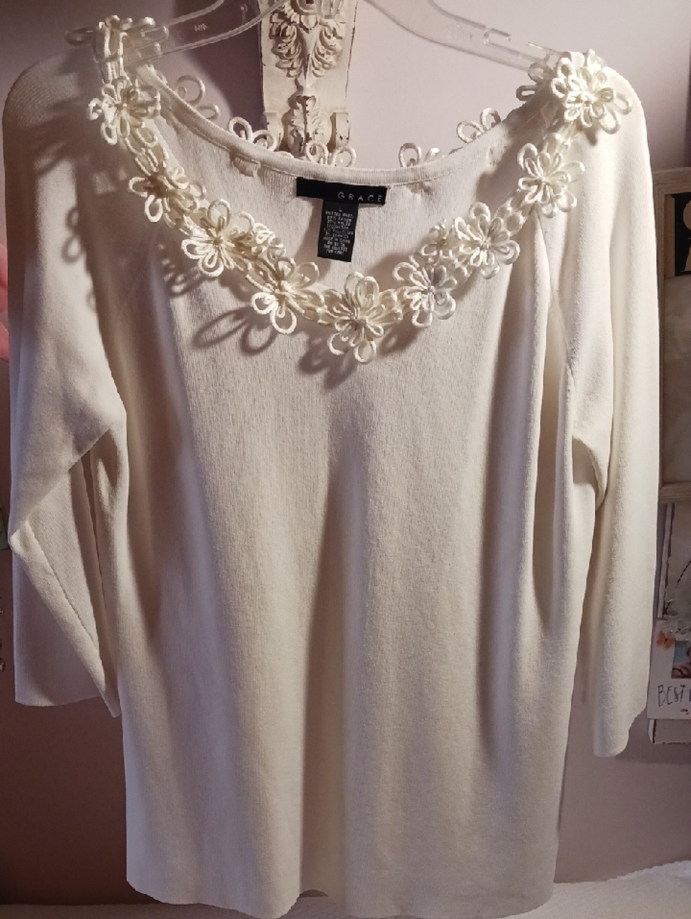 Elegant!⚜️ GRACE ⚜️ Cream Floral Appliqué Neckline Long Sleeve Top L
